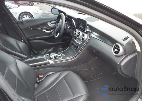 2015 Mercedes-Benz C 300 4Matic из США, поврежденный, VIN 55SWF4KB7FU083157